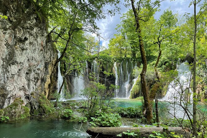 Plitvice Lakes with Ticket & Rastoke Guided Tour from Zagreb - Entering Plitvice through the Lower Lakes