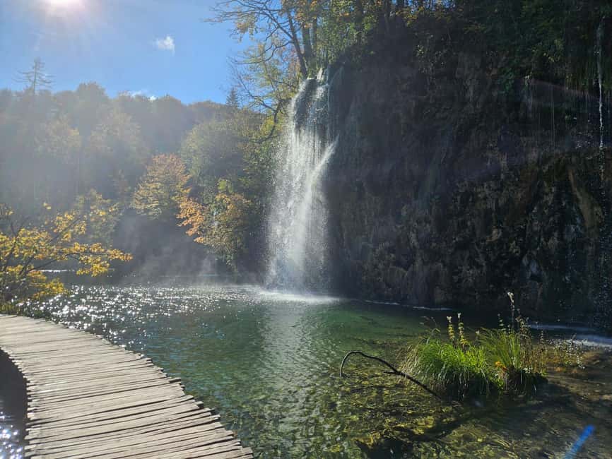 Plitvice: Plitvice Lakes Guided Tour with Boat Ride - Why a guide helps at Plitvice Lakes