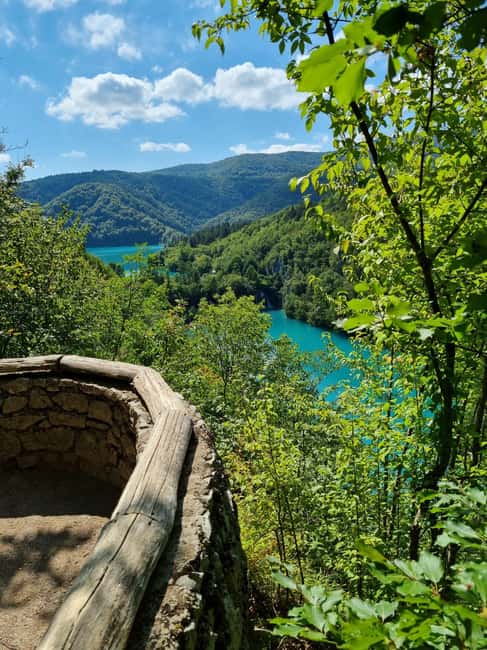 Plitvice: Plitvice Lakes Guided Tour with Boat Ride - What the guides add