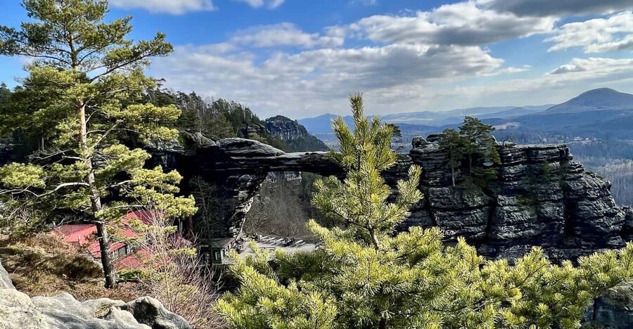 Prague: All-inclusive trip to Bohemian and Saxon Switzerland - The hiking route to Pravčická Arch