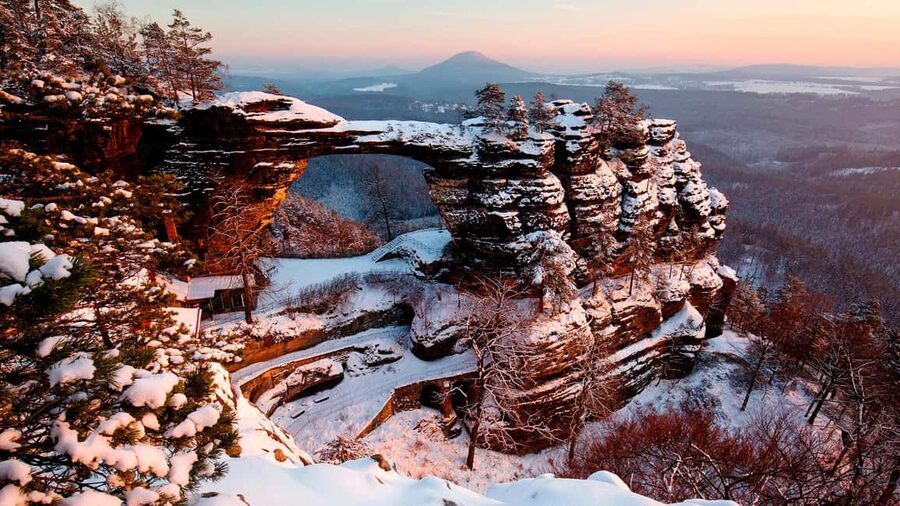 Prague: VIP Bohemian Saxon Switzerland: 2 Countries in 1 Day - Czech lunch between the two parks