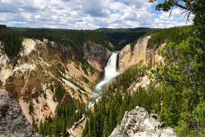 Private Yellowstone Tour: ICONIC Sites, Wildlife, Family Friendly Hikes + lunch - What the guide adds to the day