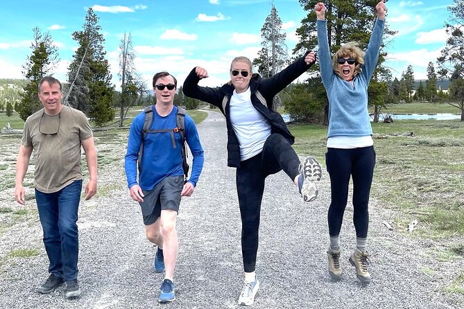 Private Yellowstone Tour: ICONIC Sites, Wildlife, Family Friendly Hikes + lunch - Starting before breakfast in Hayden Valley