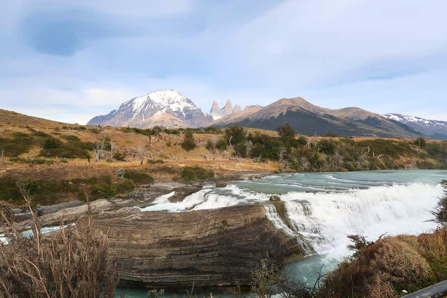 Puerto Natales: Full Day Torres del Paine + Milodon Cave - Grey Lake: scenery, beach, and changing conditions