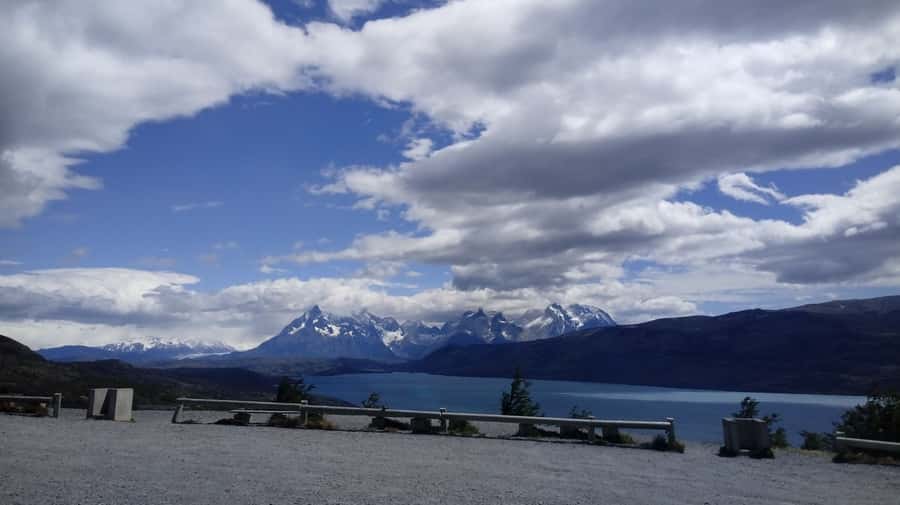 Puerto Natales: Torres del Paine Full Day Tour - Lunch inside the park