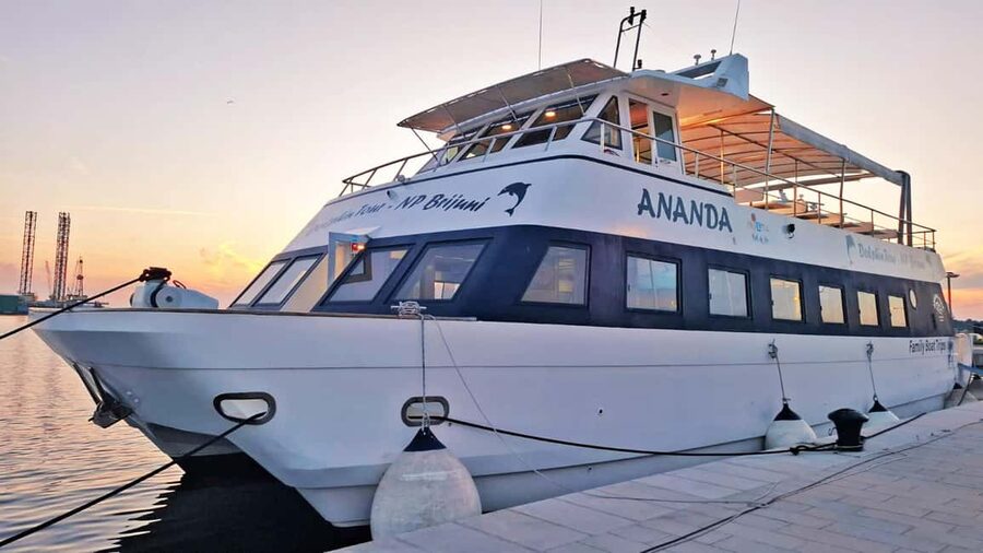 Pula: Dolphin Sunset Cruise to Brijuni with Dinner & Drinks - Who will enjoy Ananda’s evening cruise?