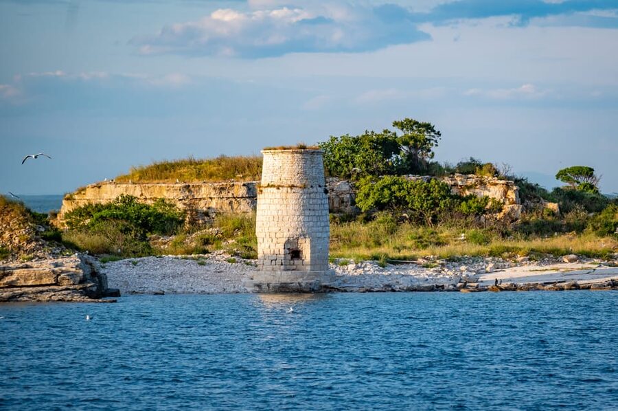 Pula: National Park Brijuni, 2 swimming stops, lunch, drinks - What the $65 price includes