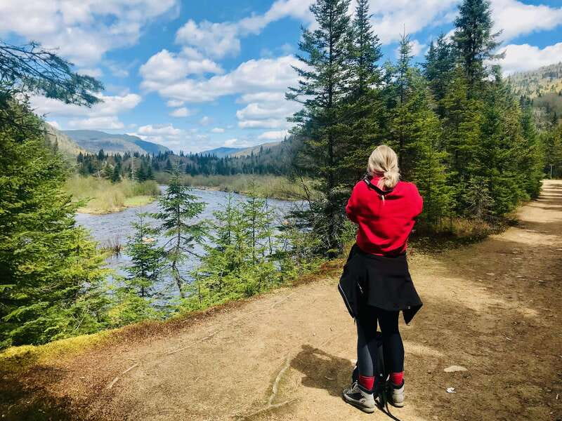 Quebec City: Guided Hike in Jacques-Cartier National Park - Food tastings that make the walk feel local