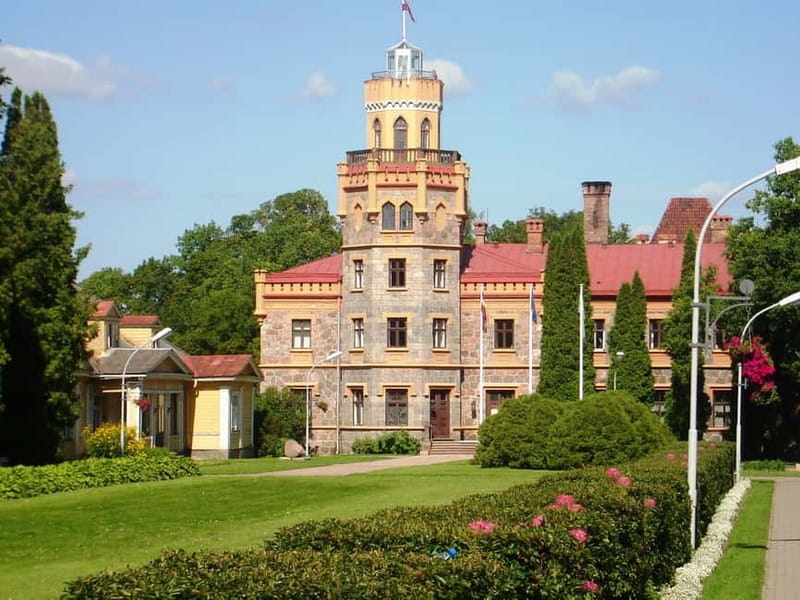 Riga: Private Sigulda, Turaida, and Gauja National Park Tour - Turaida Castle and its tall watchtower