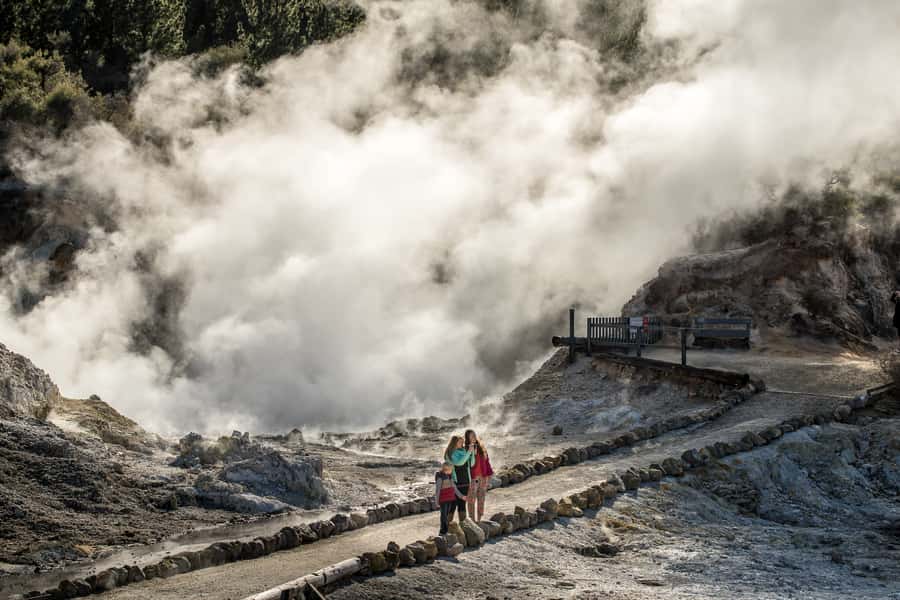 Rotorua: Hell's Gate Outdoor Mud Spa & Guided Walk - What the guided tour adds