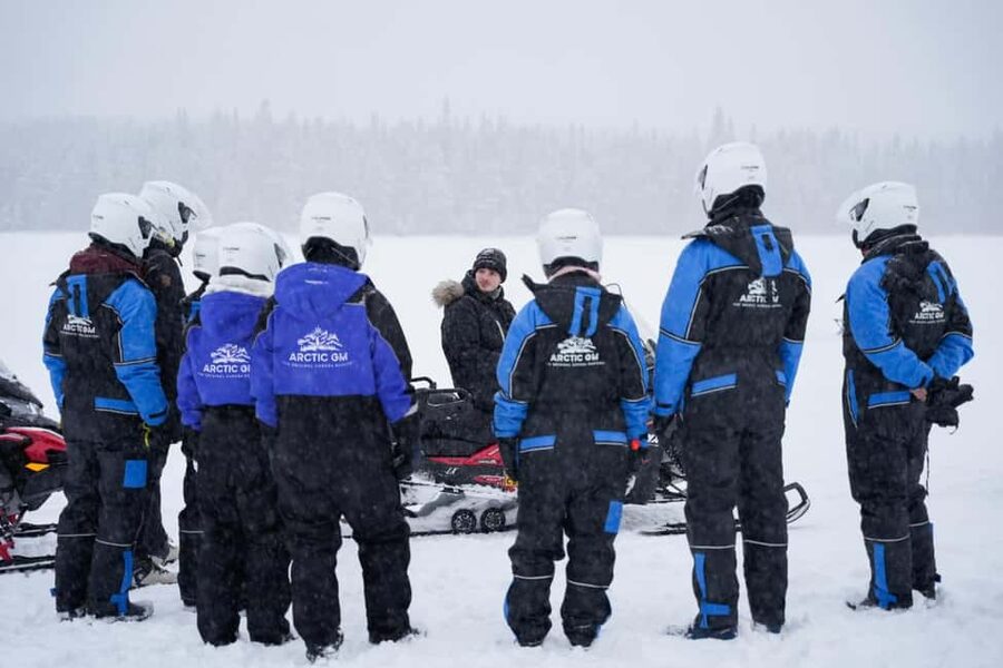 Rovaniemi: Guided Wilderness Snowmobile Safari & Barbeque - The safety briefing with an English-speaking guide