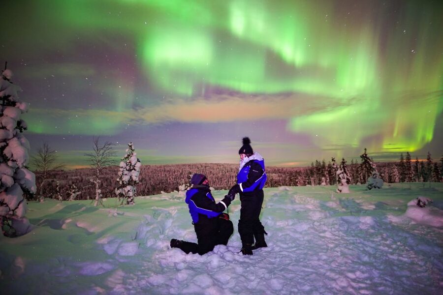 Rovaniemi: Small-Group Northern Lights Wilderness Tour - Small groups change the night