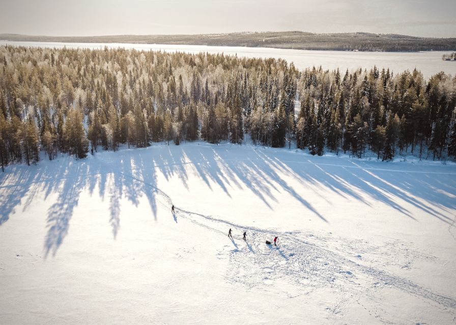Rovaniemi: Winter Wilderness Snowshoeing Trip - Learning to walk on snowshoes