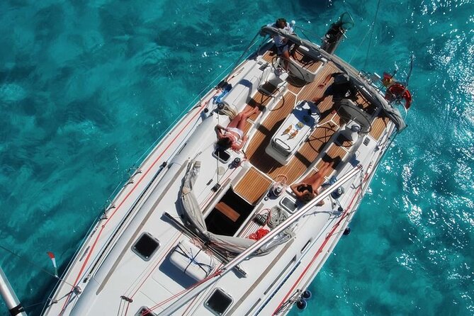 Sailing boat from Santa Teresa di Gallura to the Maddalena Archipelago - Is the boat comfortable in rough water?