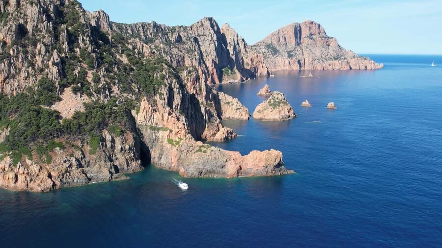 Scandola: Visit the Nature Reserve from Porto (France) - Who will enjoy this outing most