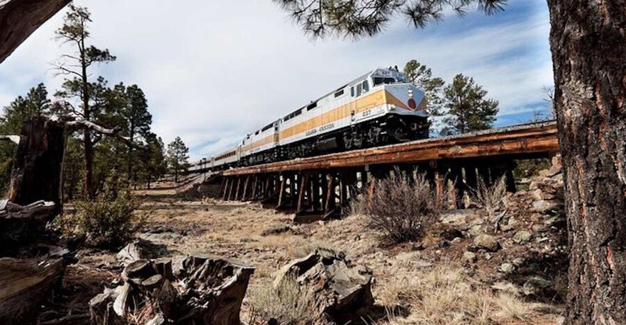 Sedona, AZ: Grand Canyon Guided Tour and Historic Railway - The early drive through Oak Creek Canyon and Flagstaff