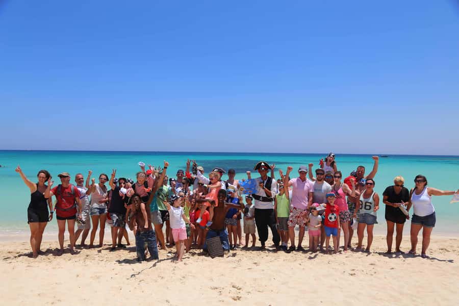 Sharm El-Sheikh: Luxury Ras Mohammed & White Island Cruise - Lunch, drinks, and the practical value of the boat service