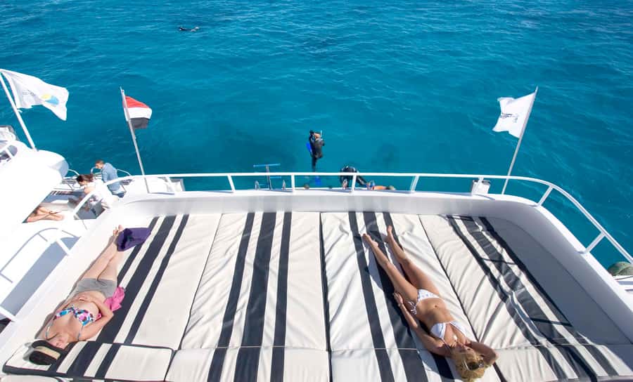Sharm El-Sheikh: Luxury Ras Mohammed & White Island Cruise - How the crew handles beginners, children, and scuba add-ons