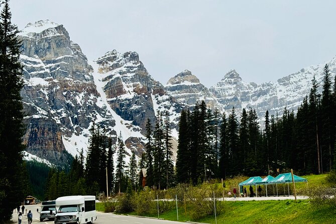 ShuttleBus 2way Banff to Lake Louise (1Hr) and Moraine Lake (1Hr) - Why this Banff shuttle is useful