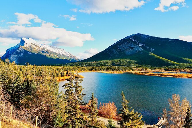 ShuttleBus 2way Banff to Lake Louise (1Hr) and Moraine Lake (1Hr) - Who should book this outing