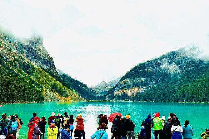 ShuttleBus 2way Banff to Lake Louise (1Hr) and Moraine Lake (1Hr) - The ride from Banff to Lake Louise