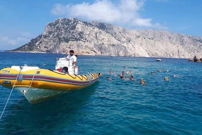 Snorkeling marine protected area Tavolara - Tavolara’s sea wall and the view from the boat