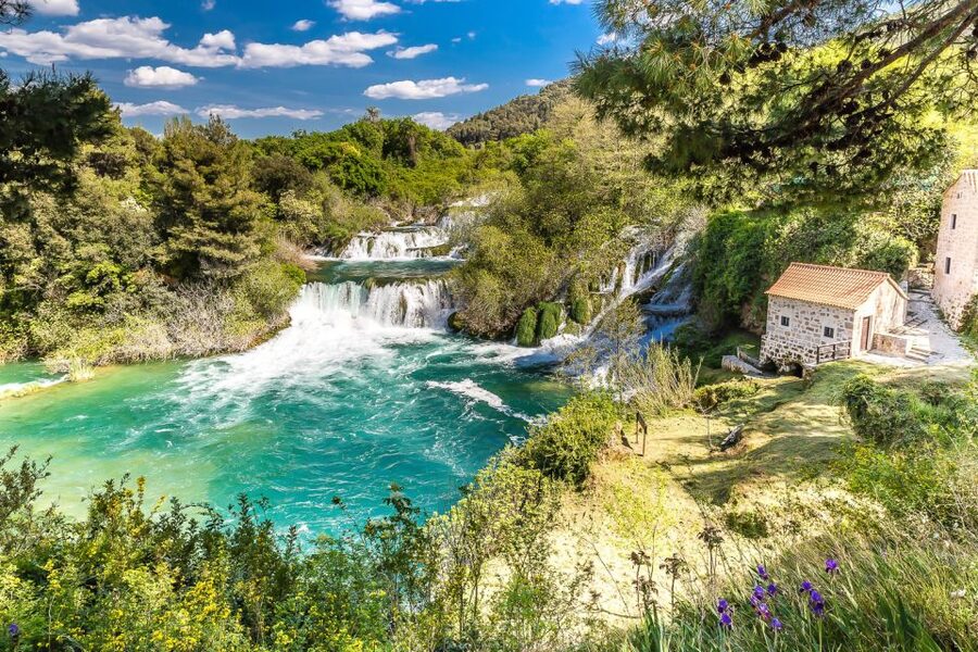 Split: Krka National Park Full-Day Tour with Wine Tasting - Wine, food, and family hospitality in Plastovo