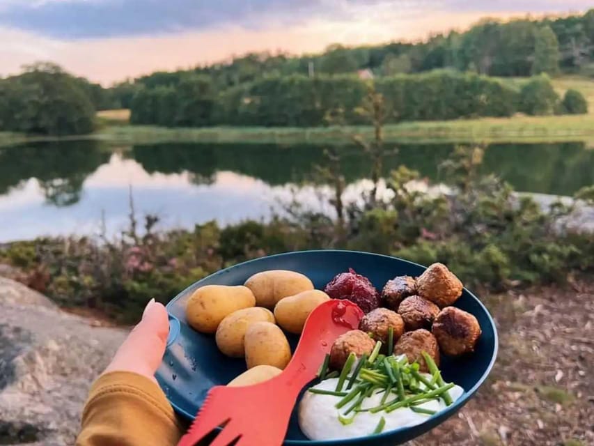 Stockholm: Sunset Hike in Tyresta National Park with Meal - Sunset, darkness, and the changing mood