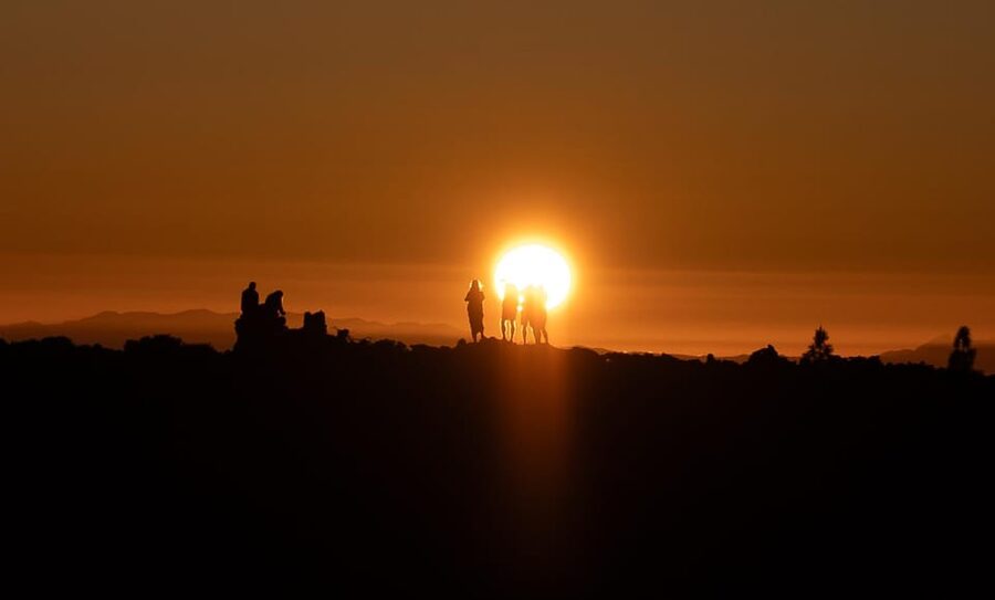 Tenerife: Teide National Park Sunset & Stargazing Tour - Telescopes, laser pointers, and the night sky