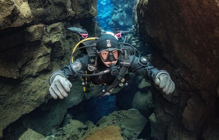 Thingvellir: Silfra Fissure Diving with Optional Pickup - What the guides add to the experience