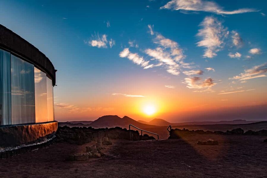 Timanfaya National Park: Evening Tour with Volcano Dinner - Who should book this experience?