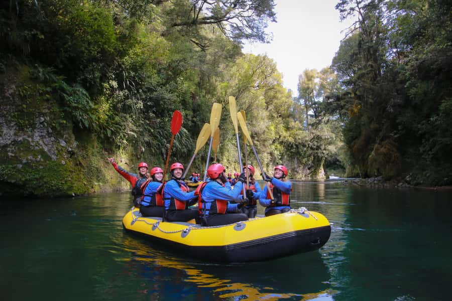 Tongariro River: Grade 3 Whitewater Rafting - The safety briefing and paddle work