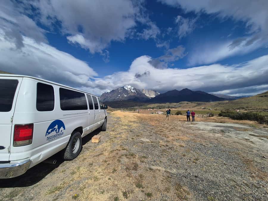Torres del Paine: Full Day Excursion Torres del Paine + Milodon Cave. - Grey Lake and ice floes near the beach