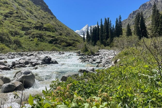 Tour to the Ala Archa National Park - The ride from Bishkek into the gorge