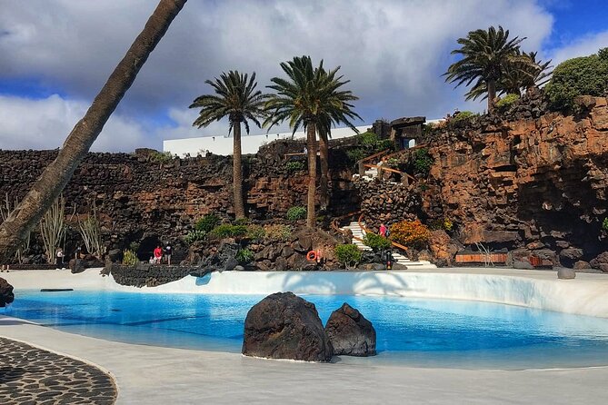Tour to Timanfaya, Jameos del Agua, Cueva de los Verdes and viewpoint from the cliff - La Geria, vineyards growing in volcanic ash