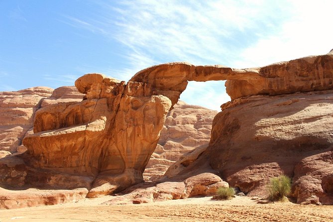 Wadi Rum Desert Tour with Lunch & Sunset - Khazali Canyon and the first real walk