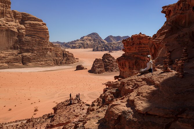 Wadi Rum: Explorer 5 Hour Jeep Tour PASS + Bedouin Tent + Meal - Bedouin dinner and the evening around the fire