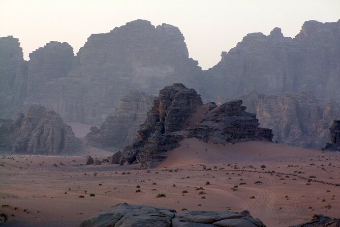 Wadi Rum: Explorer Jeep Tour PASS + Local Food + Optional Stay - Sunset tea at Um Sabatah