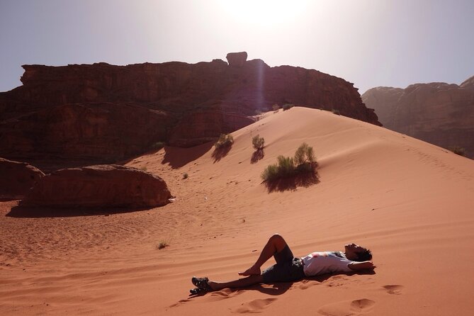 Wadi Rum: Explorer Jeep Tour PASS + Local Food + Optional Stay - Guides, group size, and the pace of the ride