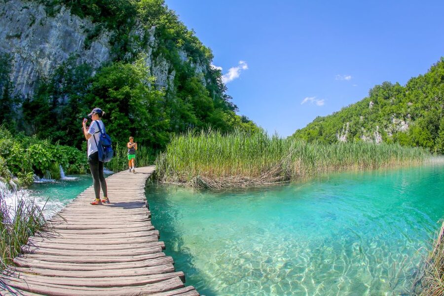 Zadar: Plitvice Lakes Full-Day Guided Tour with a Boat Ride - The 20-minute electric boat ride on Kozjak Lake