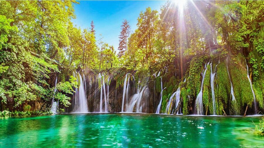 Zadar: Plitvice Lakes with Boat Ride and Zadar Old Town Tour - Four hours through the upper and lower lakes