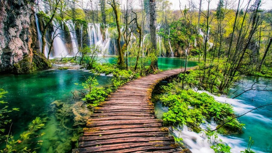 Zadar: Plitvice Lakes with Boat Ride and Zadar Old Town Tour - The boat ride and electric train